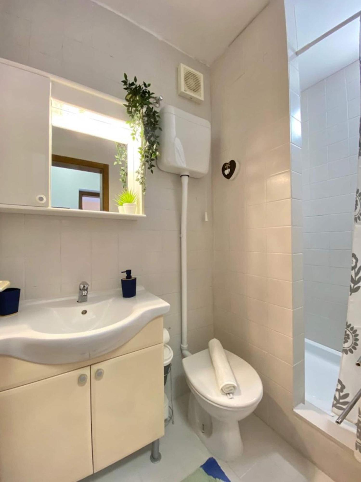 Apartments Xenia Krk Крк Екстер'єр фото
