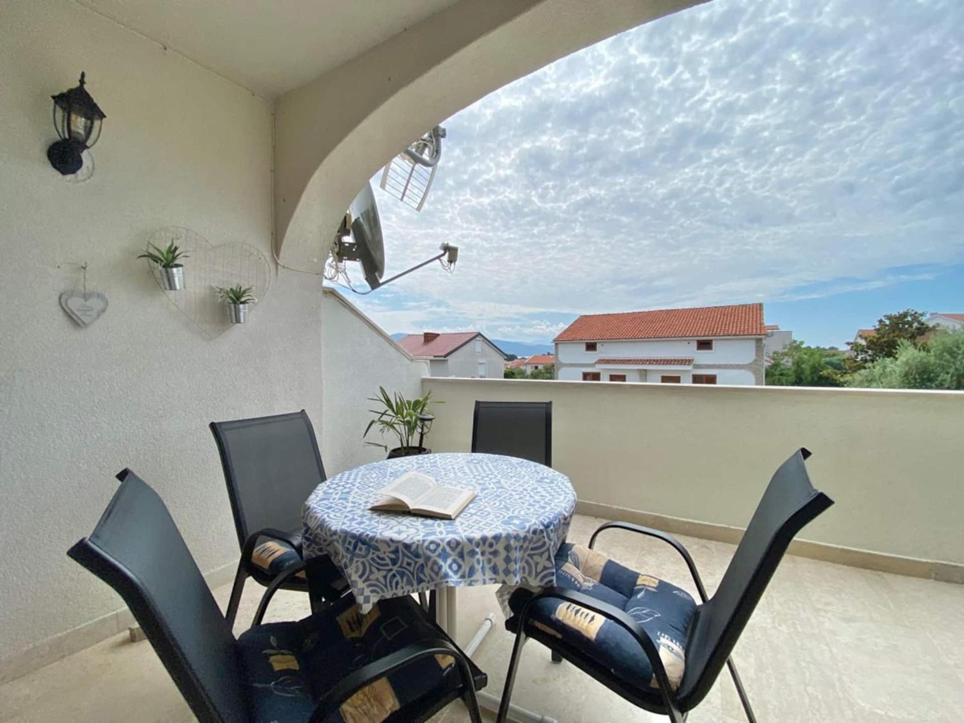 Apartments Xenia Krk Крк Екстер'єр фото